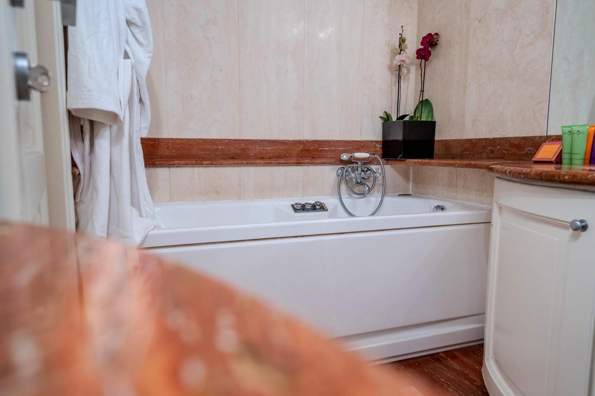 White Style Gambero Apartment Roma Ngoại thất bức ảnh