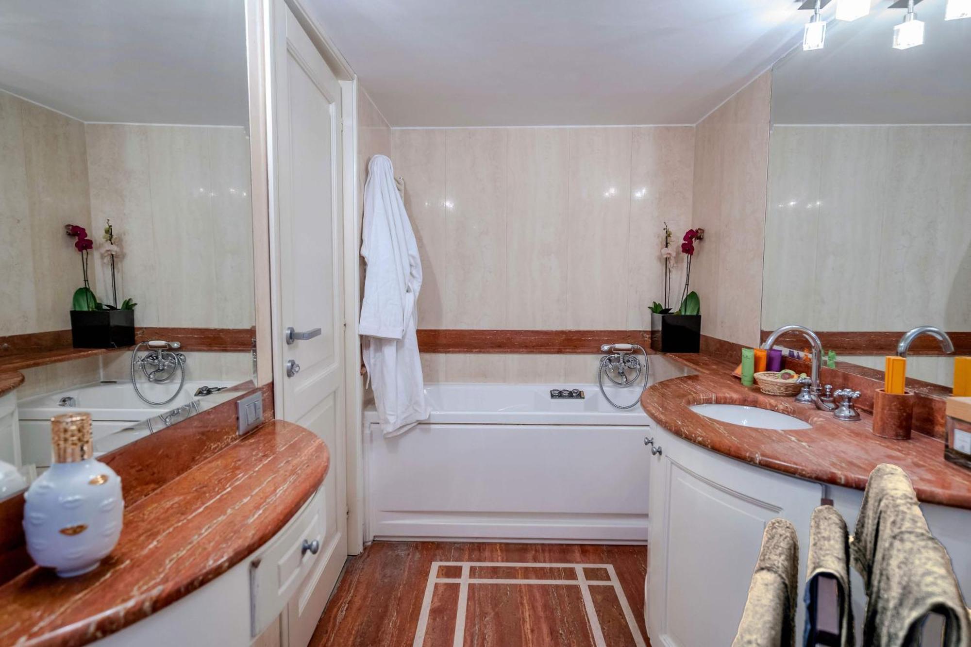 White Style Gambero Apartment Roma Ngoại thất bức ảnh
